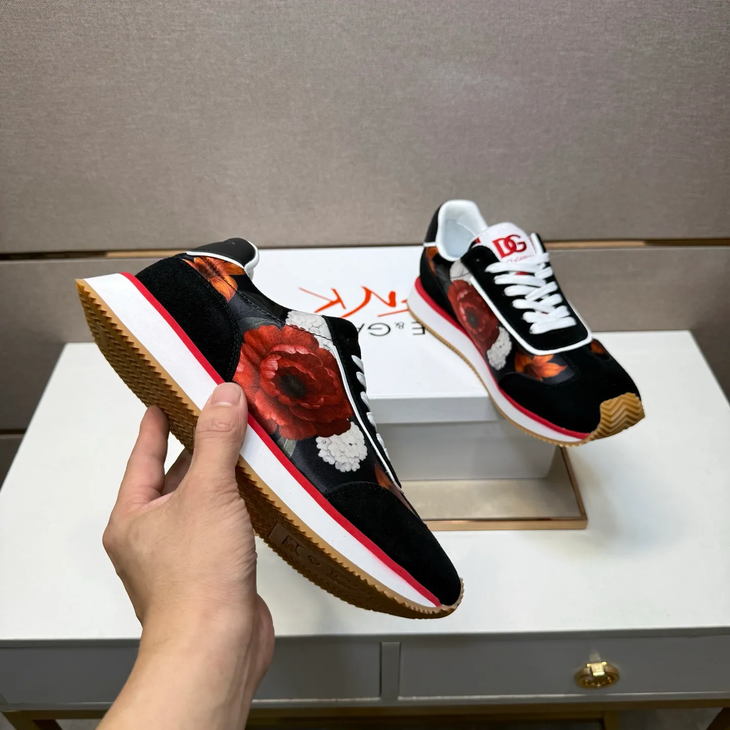 ⬛️Men's shoes💰p462【DG～】Couple casual shoes, 2025z cabinet sales simultaneously 🔶Size: 35-44#️⃣ 🔷2 colors🔜The upper is made of multi-material splicing➕Mesh lining, comfortable and breathable, sole: original comfortable, wear-resistant and non-slip outsole, ⚠️Real 📱Photographed🎬The real thing is better📢📢📢